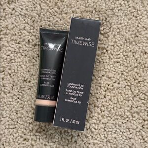 Mary Kay Ivory C 110 TimeWise Luminous 3D Foundation